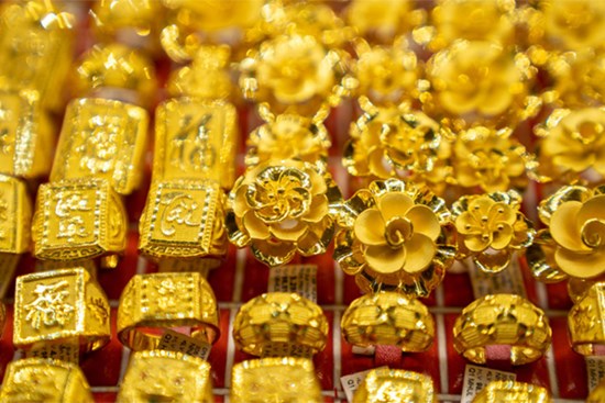 Giá vàng hôm nay 12/4: Vàng chịu áp lực chốt lời, giá không giảm sâu