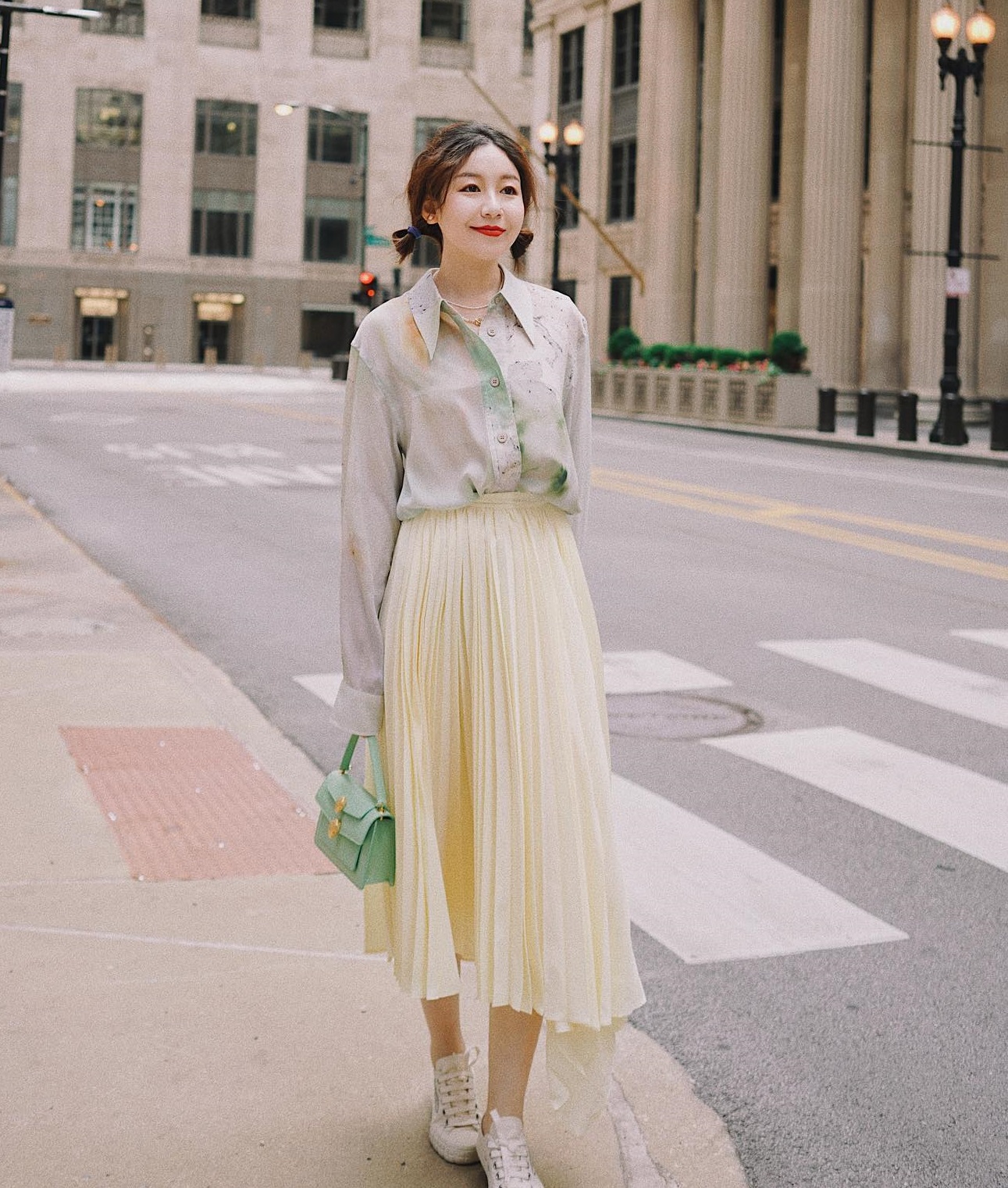 10 cách mặc chân váy xếp ly siêu trẻ và thanh lịch-7