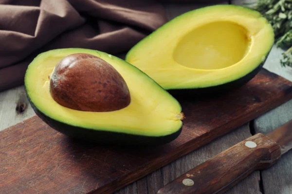 Bí quyết chọn bơ sáp dẻo ngon, vàng thơm, chất lượng không bị sượng đắng-1