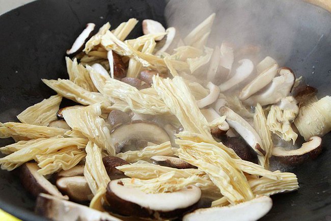 Váng đậu mang chế biến món này ăn vừa bổ dưỡng lại giúp trẻ lâu-4