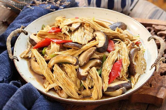 Váng đậu mang chế biến món này ăn vừa bổ dưỡng lại giúp trẻ lâu