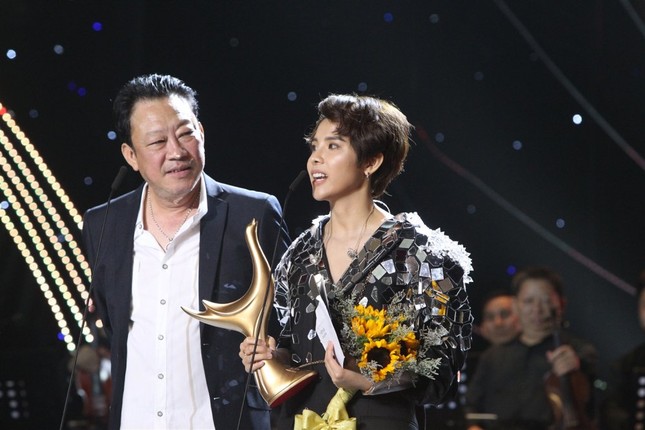 Quán quân Việt mất hút, ồn ào đời tư-2