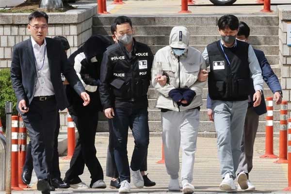 Hàn Quốc rúng động vụ người lạ phát nước uống có ma túy để tống tiền-1