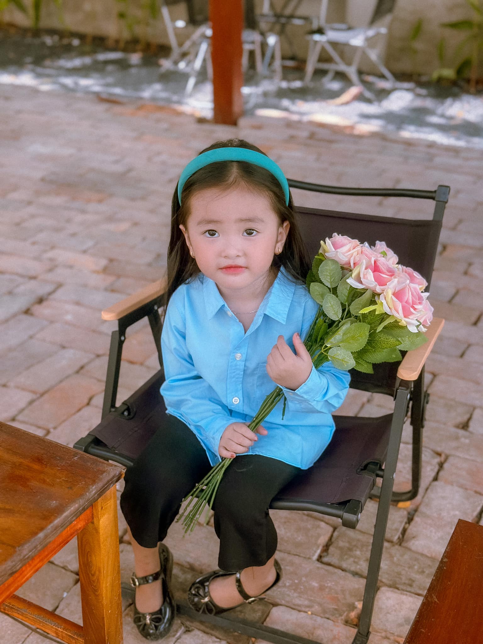 Được mẹ cho đu trend Lưu Diệc Phi, bé gái nhập vai thần sầu-7