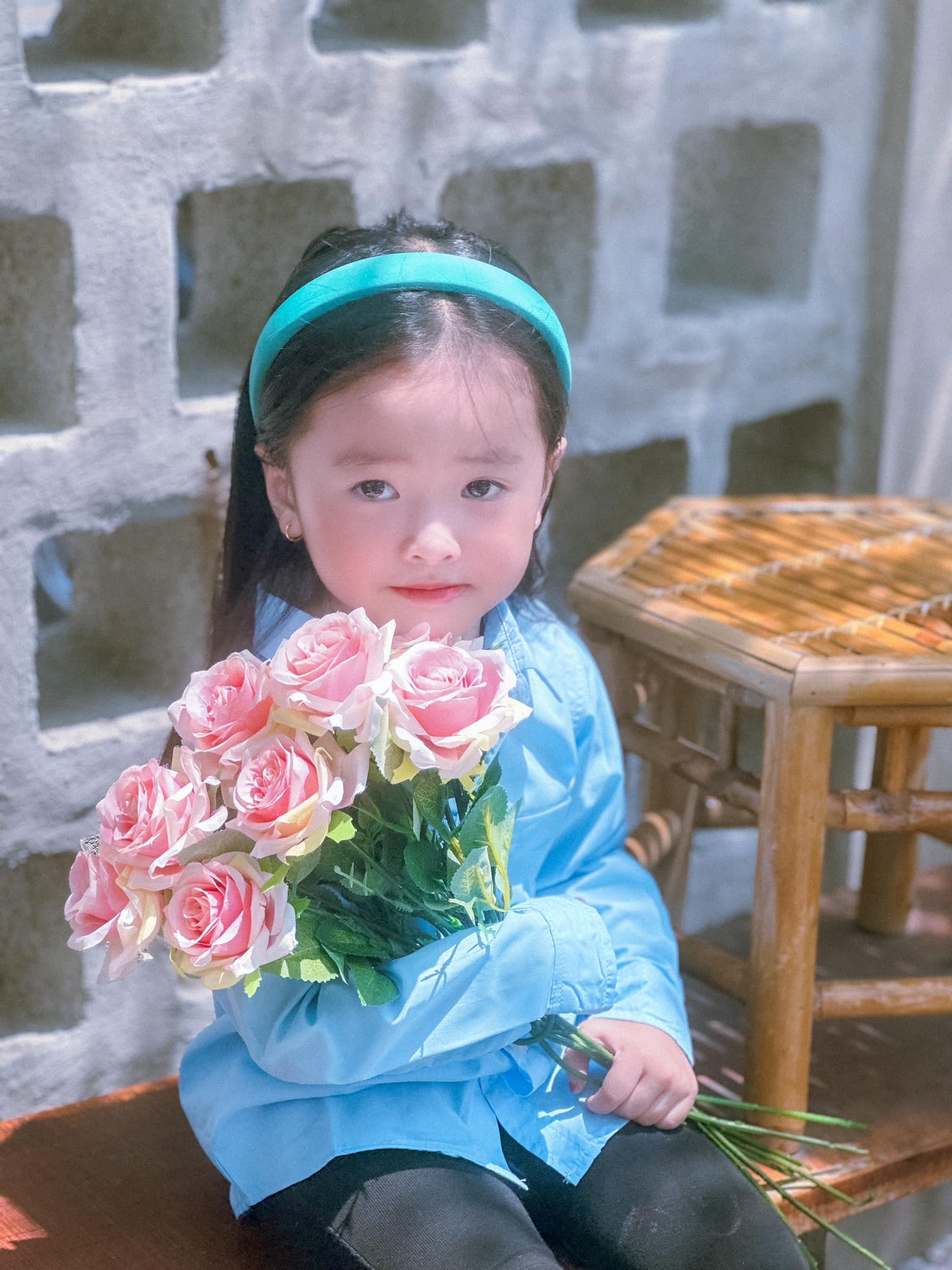 Được mẹ cho đu trend Lưu Diệc Phi, bé gái nhập vai thần sầu-8