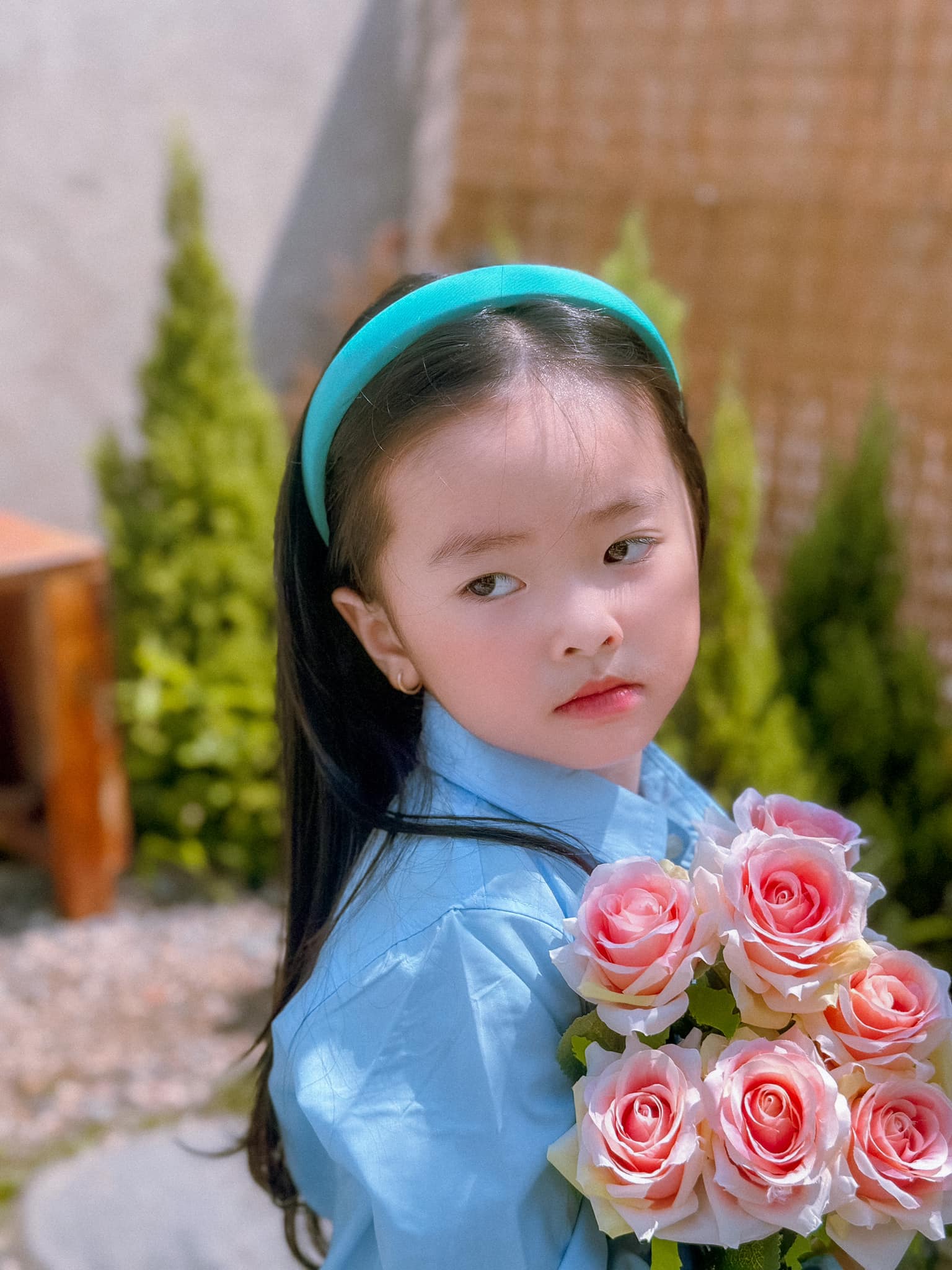 Được mẹ cho đu trend Lưu Diệc Phi, bé gái nhập vai thần sầu-9