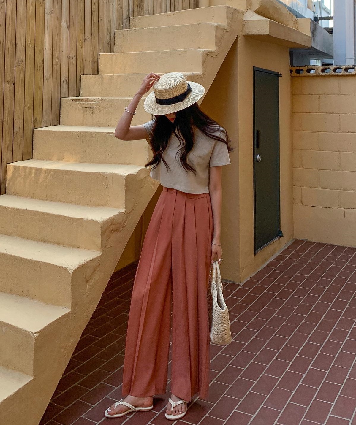 Mặc quần ống rộng với 5 kiểu áo này là chuẩn sành điệu-4