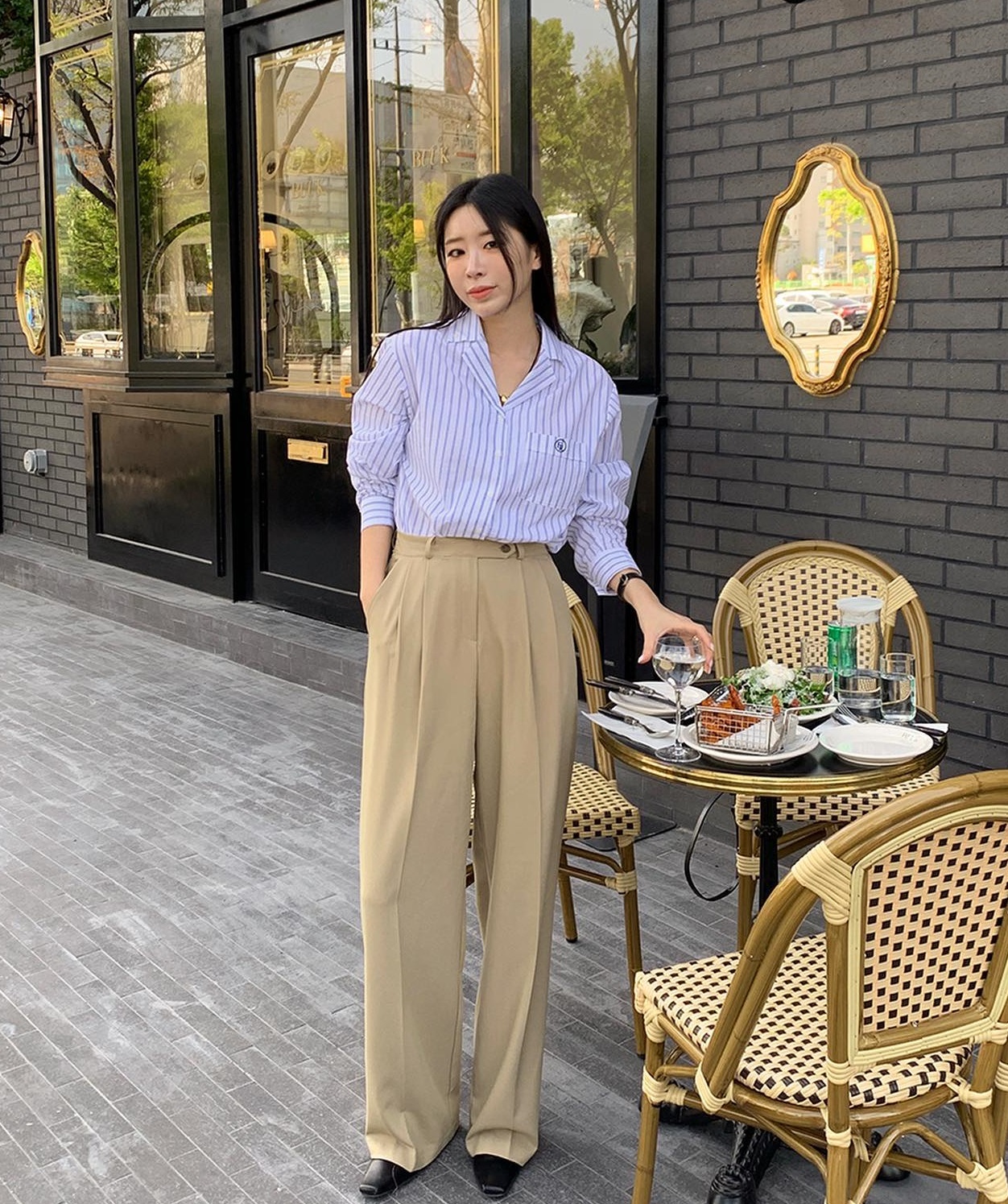 Mặc quần ống rộng với 5 kiểu áo này là chuẩn sành điệu-8