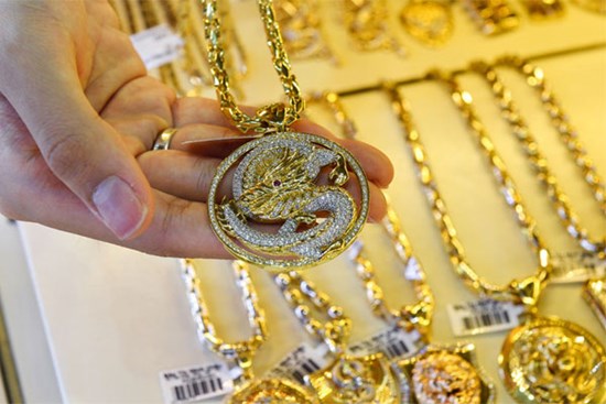 Giá vàng hôm nay 13/4: USD giảm nhanh, vàng tăng vọt