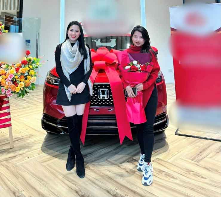 Chiến thần review Võ Hà Linh giàu thế nào mà mua nhà, tậu xe sang, dát hàng hiệu kín người?-8