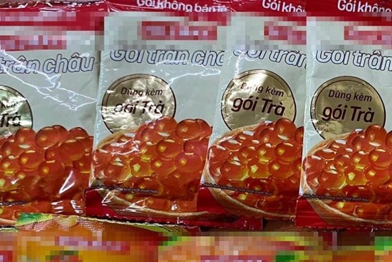 Nhóm người lạ phát đồ uống cho học sinh Hà Nội, trường cảnh báo khẩn