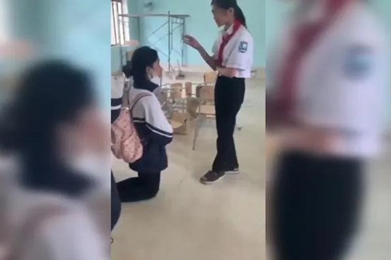 Xôn xao clip nữ sinh bị quỳ, bị tát liên tiếp vào mặt