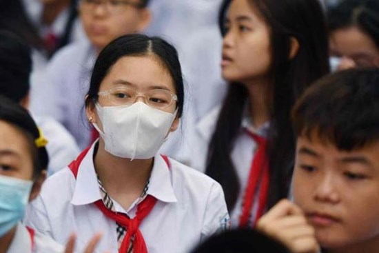 Lớp 15 em nghỉ học vì ốm sốt, phụ huynh như ngồi trên lửa khi ca Covid-19 tăng