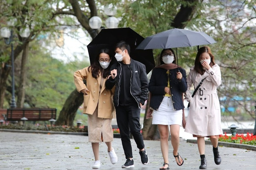 Thời tiết Hà Nội 14/4: Sáng còn mưa mù và ẩm ướt, đêm đón gió mùa đông bắc-1