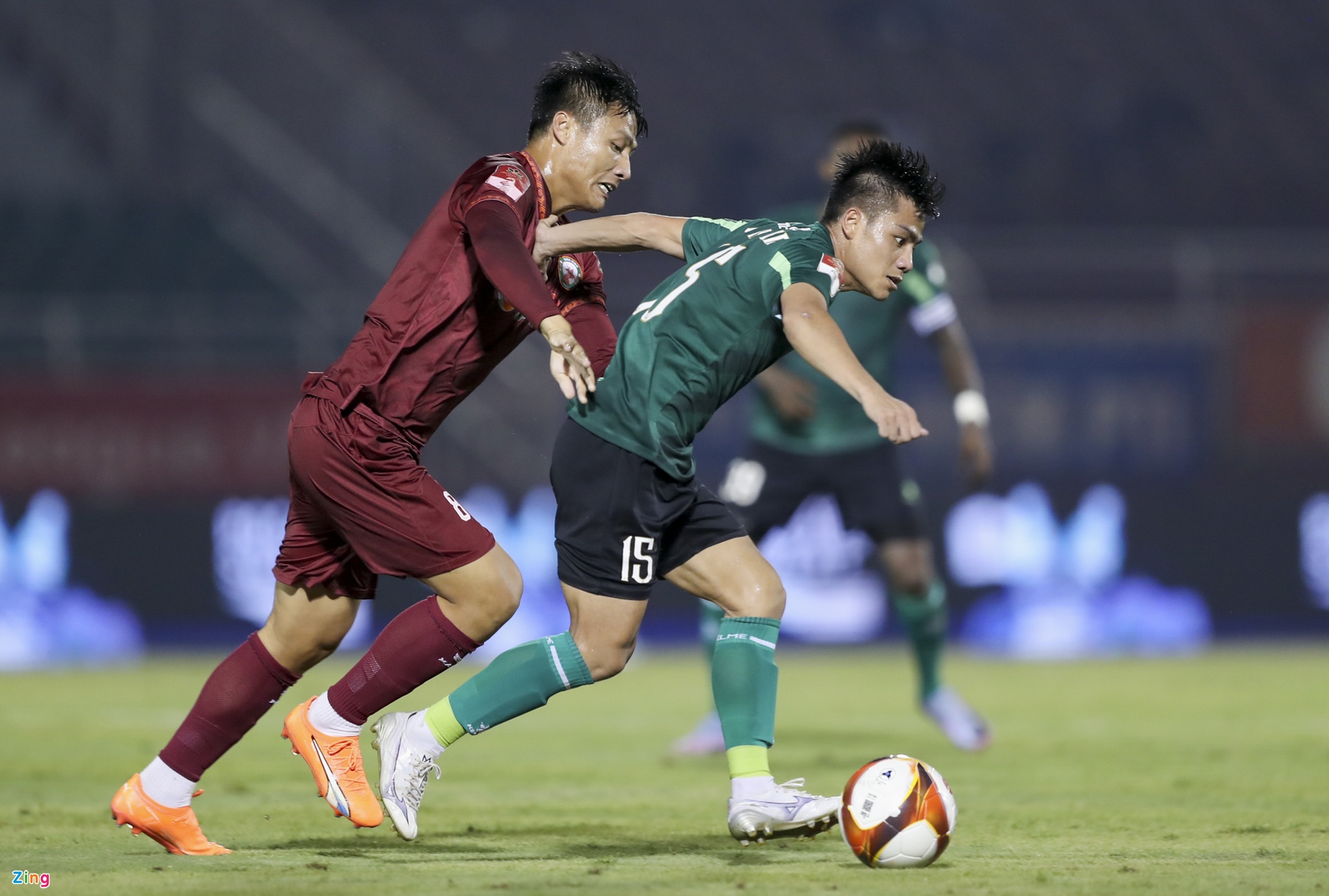 Đặng Văn Lâm cùng bạn gái đến cổ vũ CLB Bình Định-4