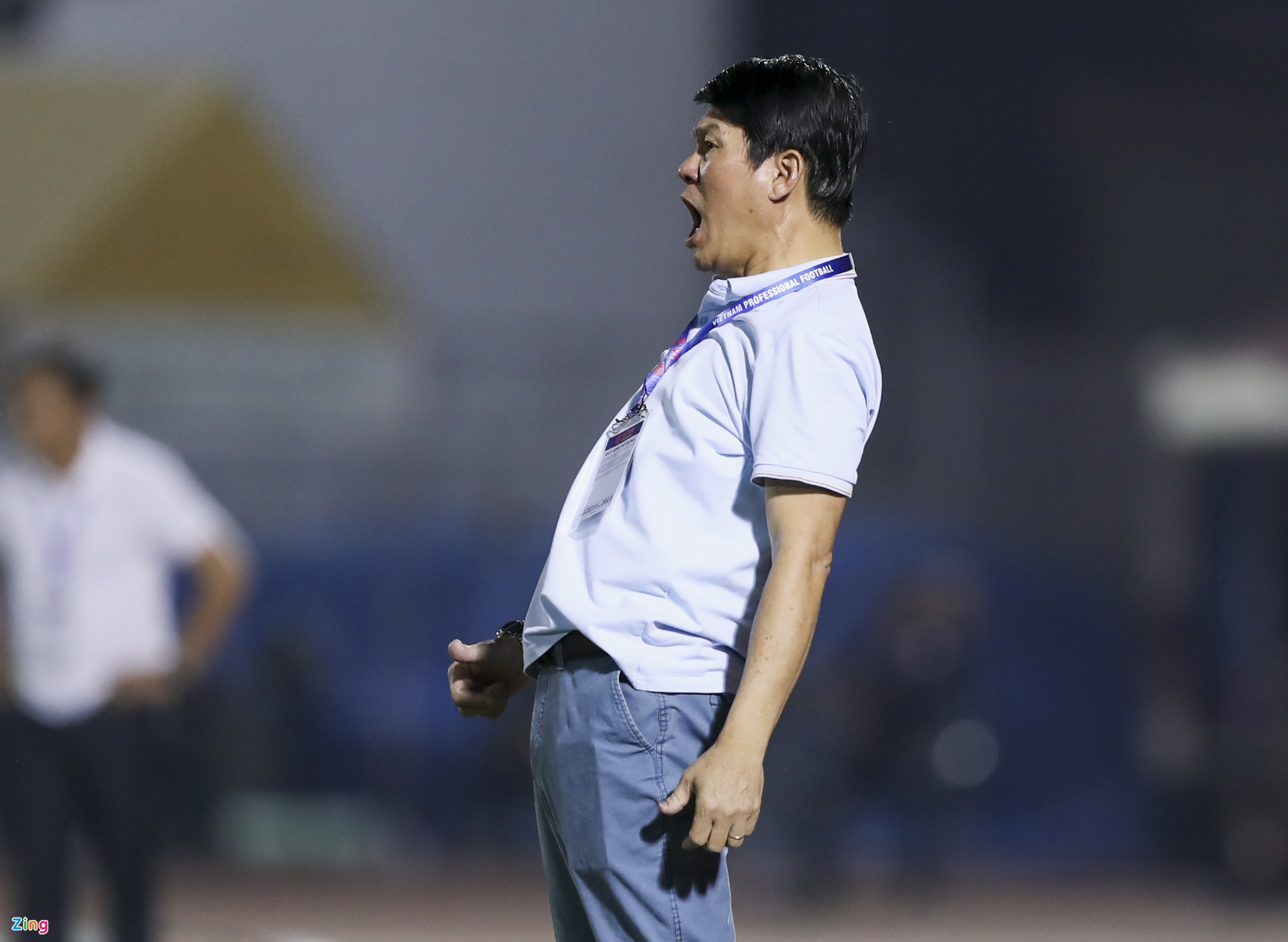 Đặng Văn Lâm cùng bạn gái đến cổ vũ CLB Bình Định-6