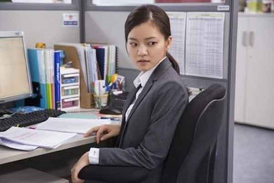 Chị đồng nghiệp ngày nào cũng đi ké xe về, còn giục loạn lên khi tôi phải tăng ca