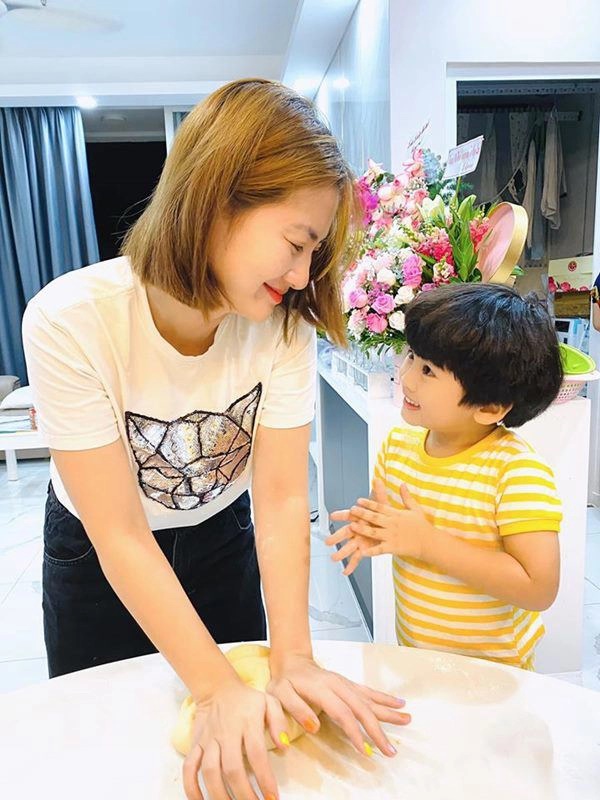 Cách dạy con của nữ diễn viên vừa tố công ty bảo hiểm-3