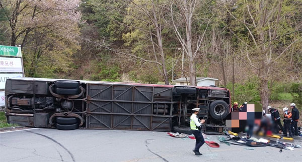 Tai nạn xe bus tại Hàn Quốc khiến 35 người thương vong-3