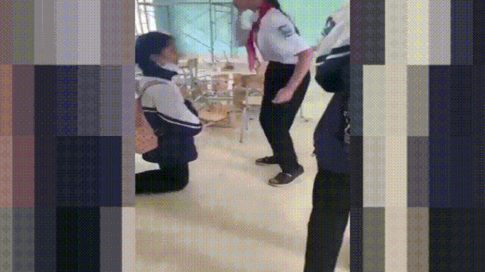 Mẹ nữ sinh bắt bạn quỳ, tát 7 cái vào mặt: Mong tha thứ để con sửa chữa-2