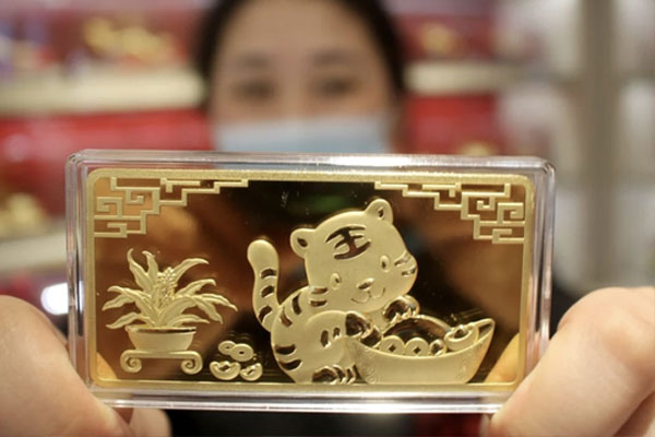 Giá vàng hôm nay 15/4: Đồng loạt chốt lời-1