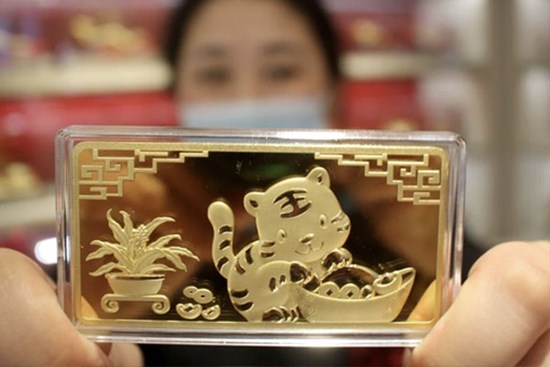 Giá vàng hôm nay 15/4: Đồng loạt chốt lời