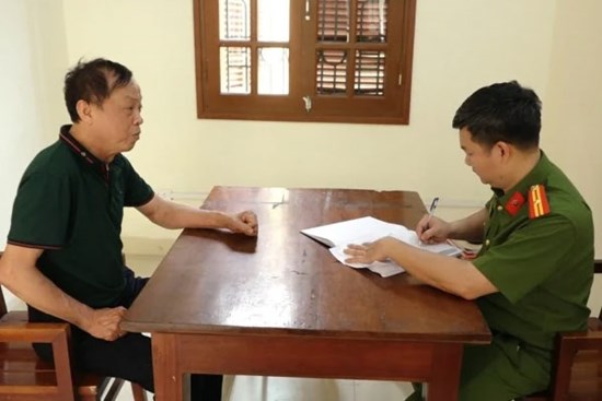 Khởi tố tài xế ô tô tông liên hoàn 17 xe máy ở Hà Nội