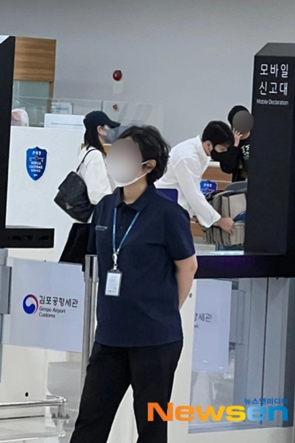 Lộ ảnh Hyun Bin - Son Ye Jin mua sắm ở Nhật trước khi về Hàn Quốc-2