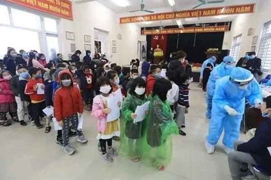Xuất hiện ổ dịch trong trường học, dấu hiệu trẻ mắc COVID-19 có khác người lớn?