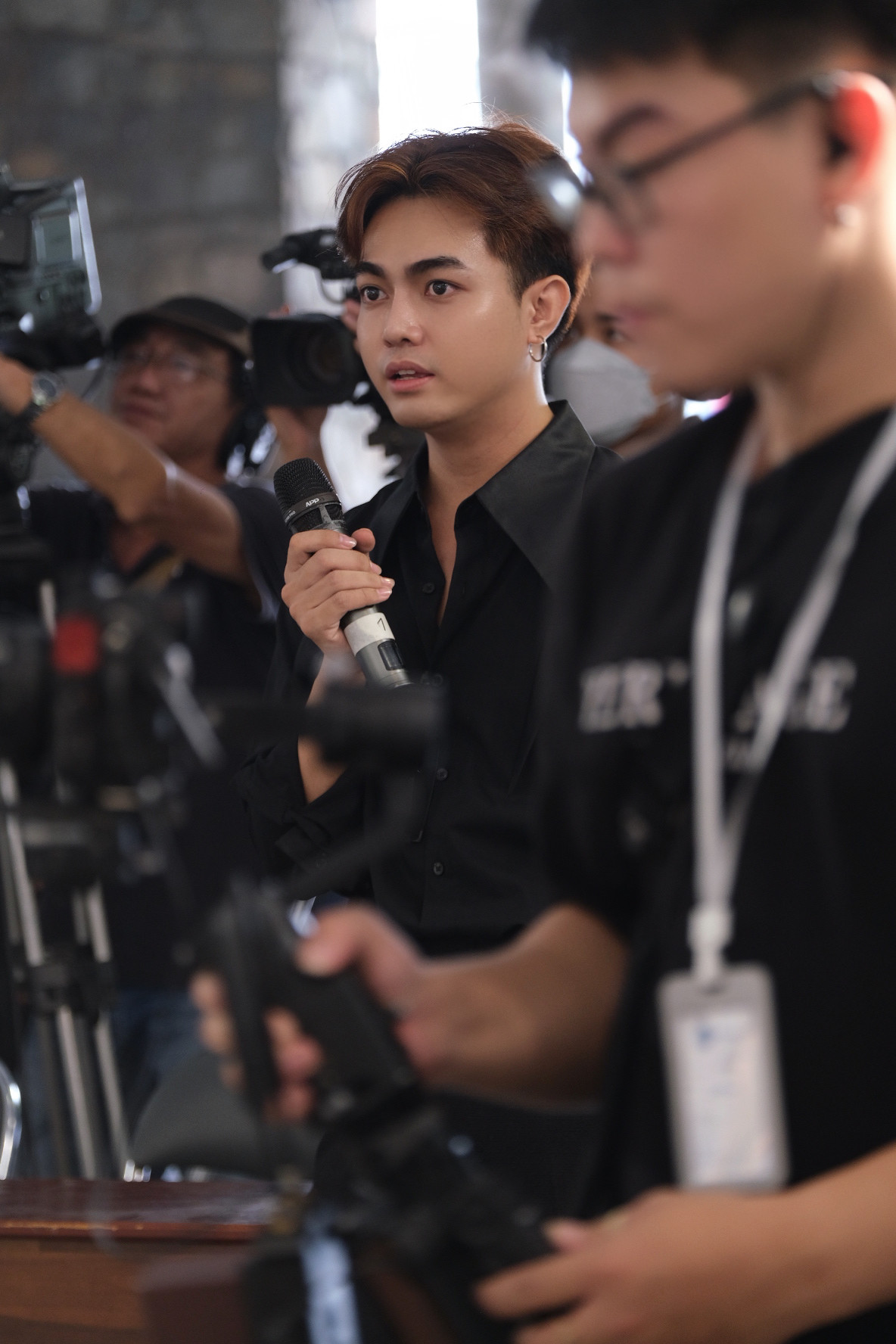 Cậu bé 9 năm bán vé số và hành trình thành thủ khoa kép ngành thời trang-1