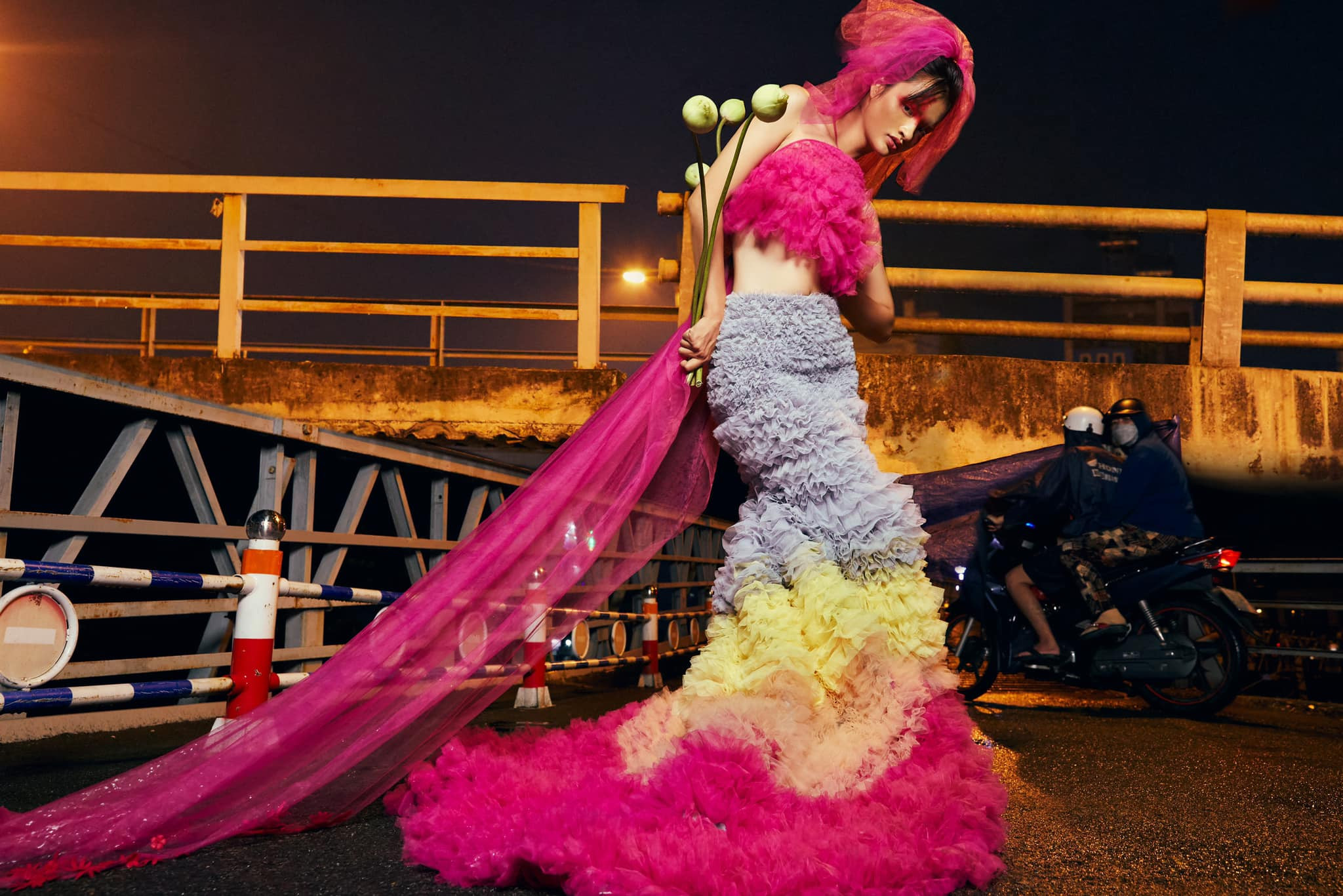 Cậu bé 9 năm bán vé số và hành trình thành thủ khoa kép ngành thời trang-4