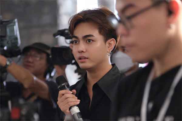 Người đàn ông dồn cỗ tặng chị bán vé số khiến dân mạng ấm lòng-2