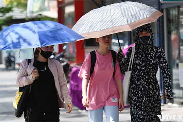Mùa hè năm nay miền Bắc nắng nóng nhiều ngày và gay gắt hơn-1