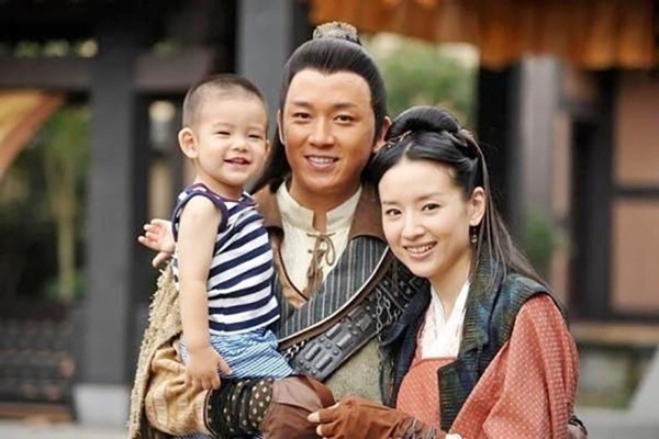 Người đàn ông là nỗi ác mộng với hàng loạt nghệ sĩ showbiz-7