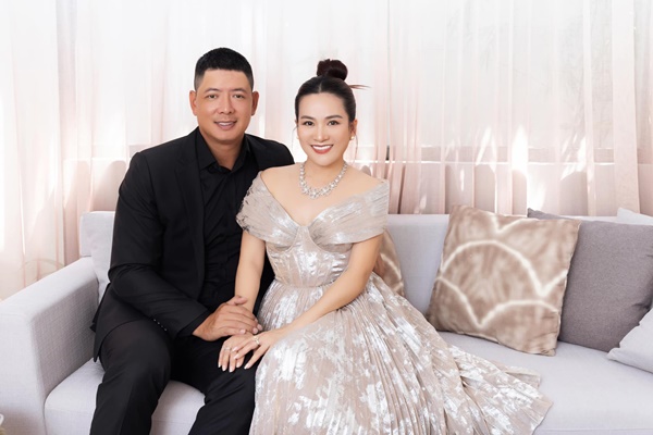 Hôn nhân ngọt ngào 15 năm của MC Bình Minh và vợ doanh nhân-1