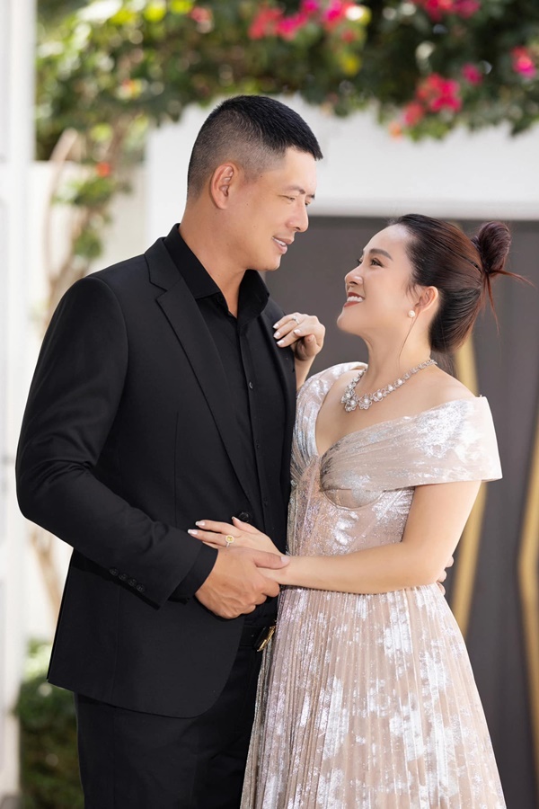 Hôn nhân ngọt ngào 15 năm của MC Bình Minh và vợ doanh nhân-4