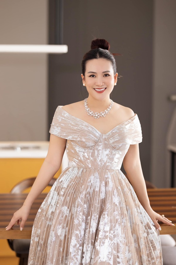 Hôn nhân ngọt ngào 15 năm của MC Bình Minh và vợ doanh nhân-7