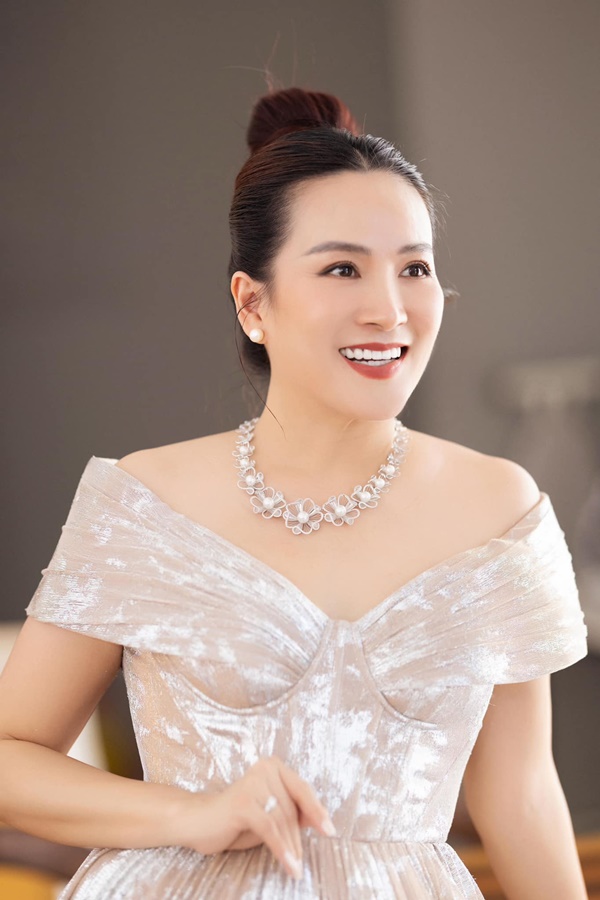 Hôn nhân ngọt ngào 15 năm của MC Bình Minh và vợ doanh nhân-8