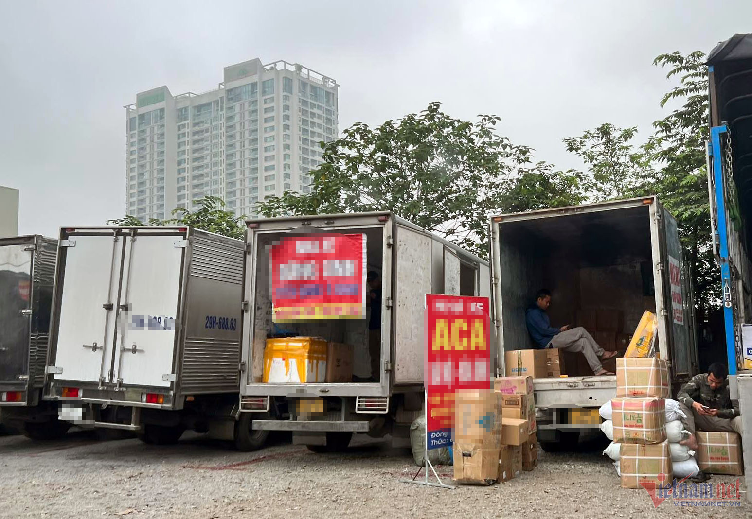 Công an xác minh dân anh chị bảo kê bãi xe không phép ở Hà Nội-1