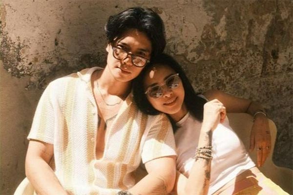 Ca sĩ nhóm HKT và vũ công bị màn hình led đổ đè trúng người khi đang hát-5