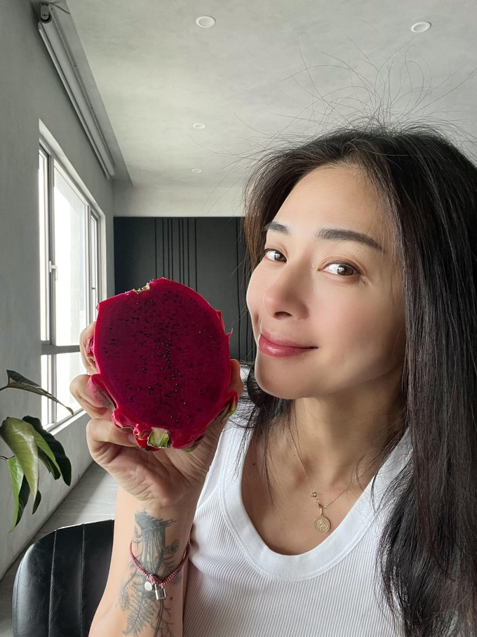 Chồng kém 11 tuổi của Ngô Thanh Vân: Nấu ăn, rửa bát, lại khéo nịnh vợ-4