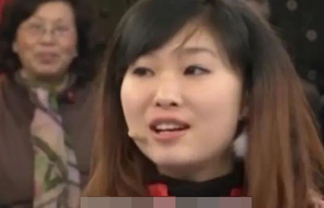 Cô gái đem khúc xương là của hồi môn của bà đi thẩm định, chuyên gia run rẩy hỏi: Họ của bà bạn là gì?-1