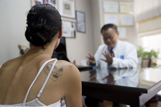 Hào hứng cắt mí, khốn khổ sửa lại