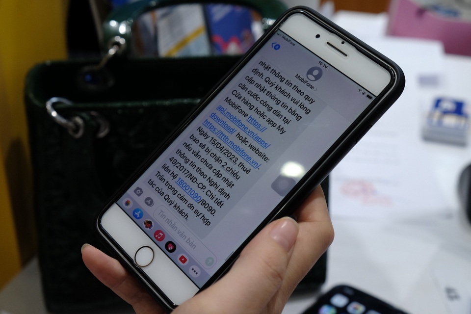 Hơn một triệu thuê bao di động bị khóa đêm qua-1