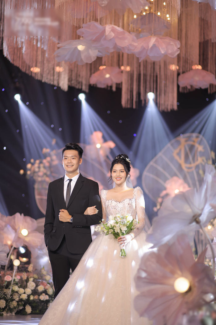 Cuộc sống hôn nhân khác xa ảnh khoe trên mạng của vợ chồng cầu thủ Thành Chung-2