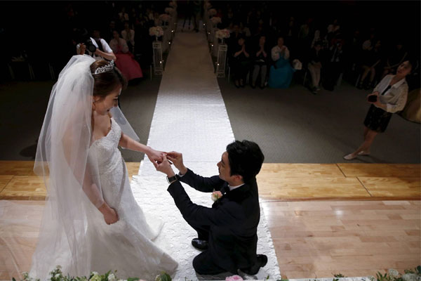 Nghịch lý ở quốc gia đóng gói và bán tình yêu cho cả thế giới-3