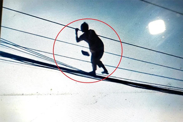 Hà Nội: Va chạm tàu hoả, cô gái trẻ tử vong-2