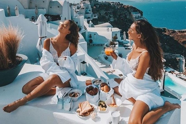 Thành bảo mẫu cho giới siêu giàu: Bề ngoài hào nhoáng, thực tế không phải màu hồng-4