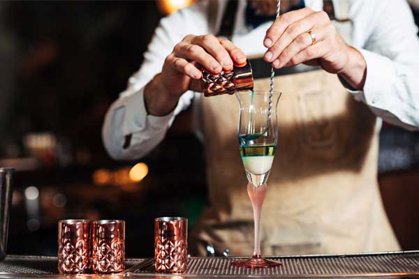 Quán cà phê trộn máu vào cocktail khiến thực khách kinh hãi-1