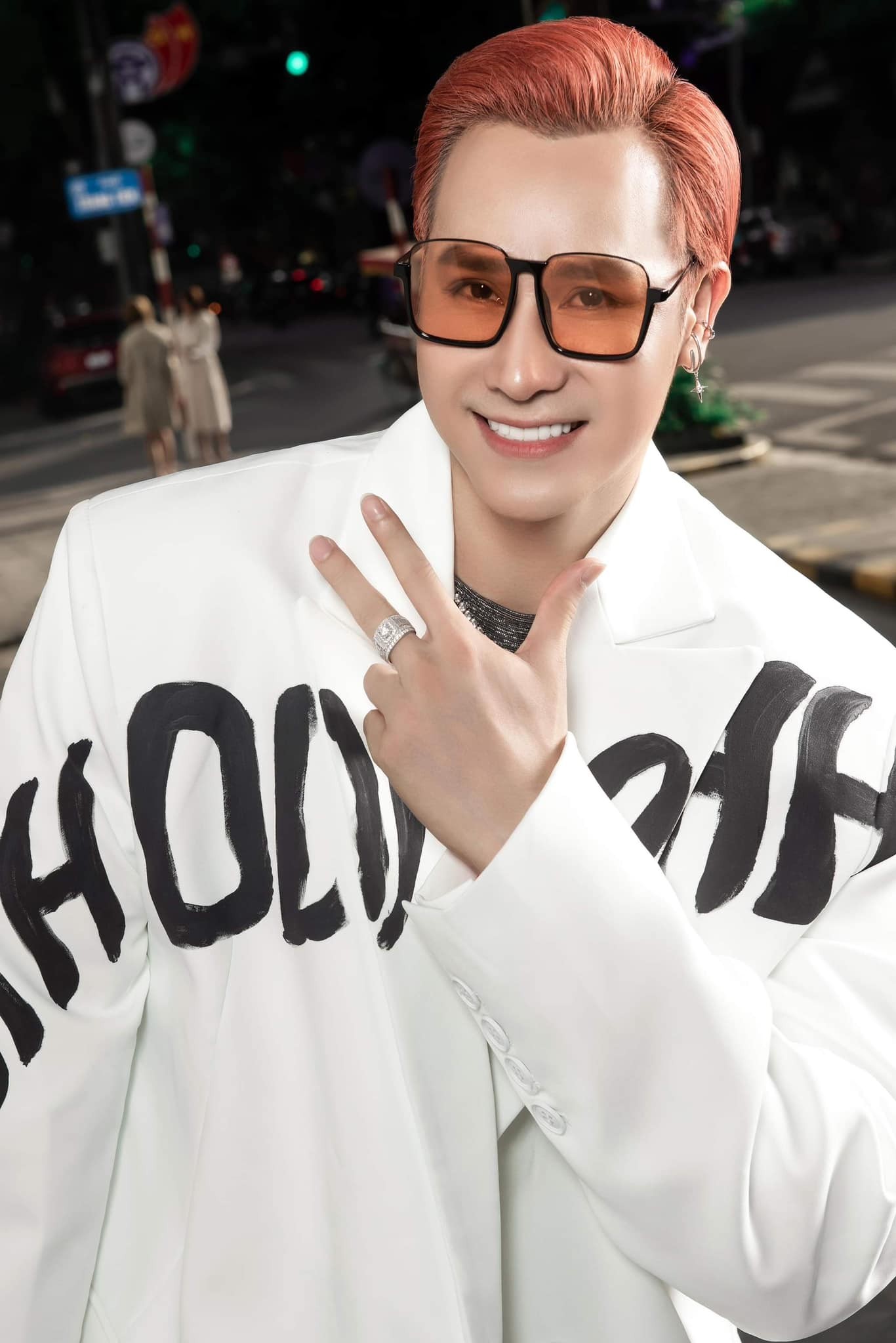 Ca sĩ Chu Bin đang được tìm kiếm nhiều nhất trên mạng xã hội là ai?-1